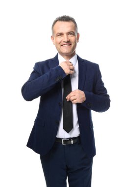 Beyaz arka plan üzerinde yakışıklı olgun işadamı