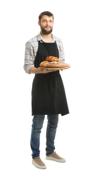 Jeune chef avec des produits de boulangerie frais sur fond blanc — Photo