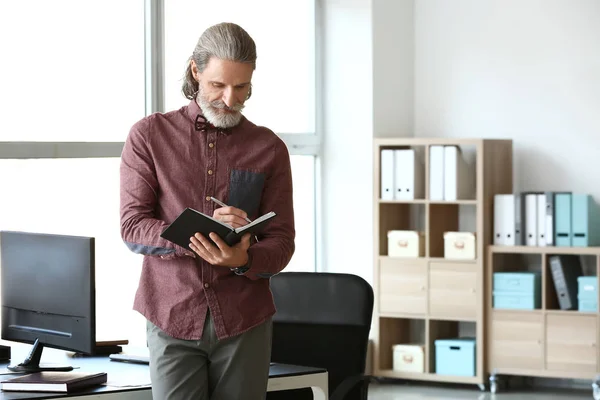 Portrait of handsome mature businessman in office — Stock Photo, Image