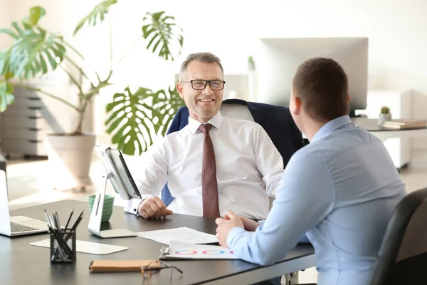 Handsome mature businessman with colleague working in office — Stock Photo, Image