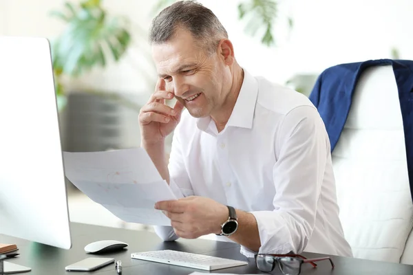 Handsome mature businessman working in office — Stock Photo, Image