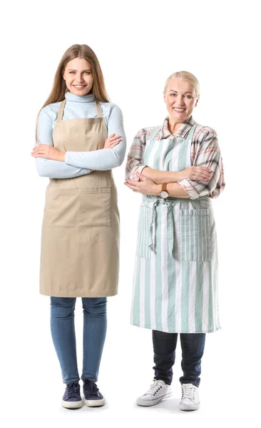 Frauen in Schürzen auf weißem Hintergrund — Stockfoto