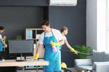 Kapıcılar ofis temizlik ekibi
