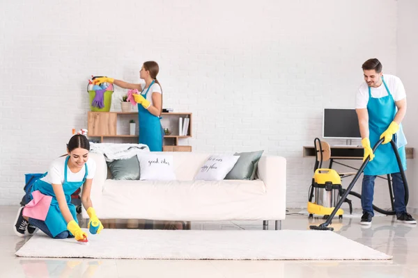 Kapıcılar düz temizlik ekibi