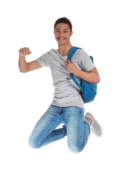 Jumping afro-amerikansk tonårs pojke på vit bakgrund — Stockfoto