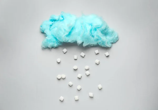 Tasty cotton candy cloud with sugar cubes on grey background — Stock Photo, Image