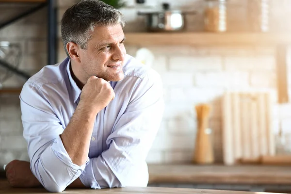 Handsome mature man in kitchen at home — Stock Photo, Image