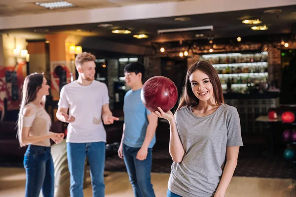 Young woman with her friends in bowling club — Stock Photo, Image