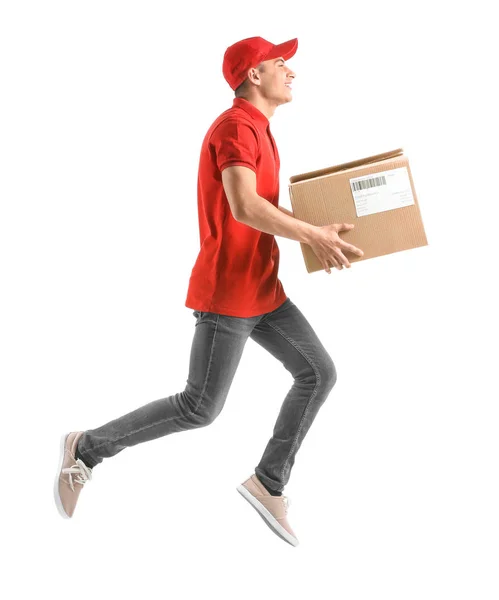 Running delivery man met doos op witte achtergrond — Stockfoto