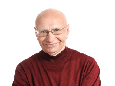 Beyaz arka planda yaşlı bir adamın portresi