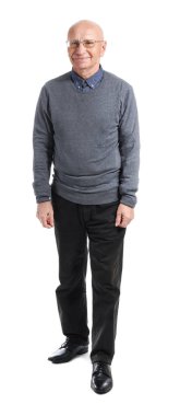 Beyaz arka planda yaşlı bir adamın portresi