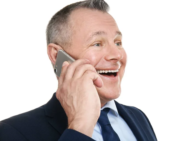 Schöner Geschäftsmann mittleren Alters spricht per Handy auf weißem Hintergrund — Stockfoto