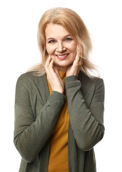 Retrato de bela mulher madura no fundo branco — Fotografia de Stock