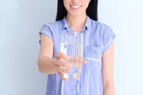 Woman with glass of fresh water on light background — Stock Photo, Image