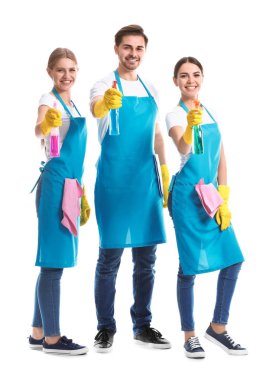 Beyaz arka plan üzerinde hademeler ekibi