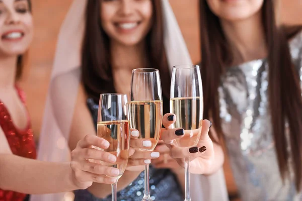Beautiful young women drinking champagne at hen party — Stock Photo, Image