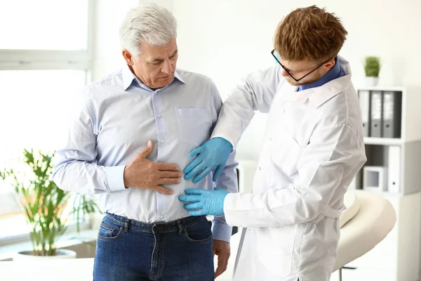 Urologist examining male patient in clinic — Stock Photo, Image