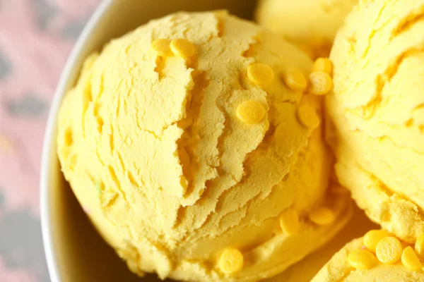 Bolas de sorvete saboroso, close-up — Fotografia de Stock