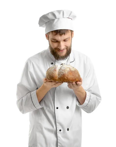 Beyaz arka planda taze ekmeği olan genç bir fırıncı — Stok fotoğraf