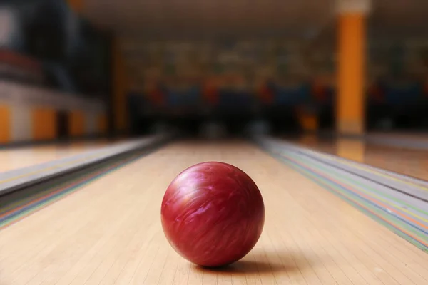 Ball on floor in bowling club — Stock Photo, Image