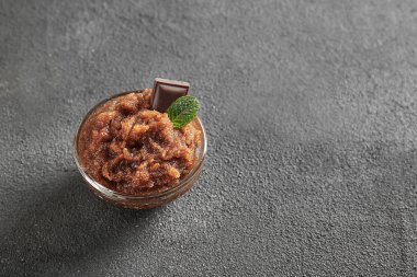 Masada çikolata vücut scrub ile Kase