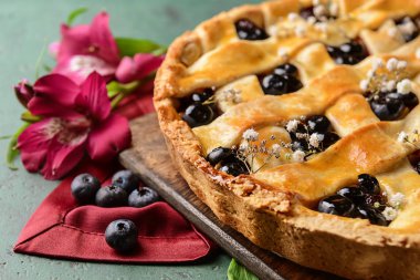 Masada lezzetli yaban mersini pasta, closeup