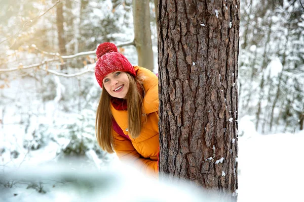 Beautiful woman in winter forest — Stock Photo, Image