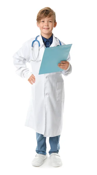 Retrato de pequeno médico em fundo branco — Fotografia de Stock