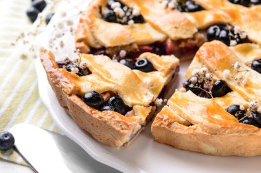 Masada lezzetli yaban mersini pasta, closeup