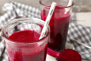 Masada taze pancar smoothie Bardak, closeup