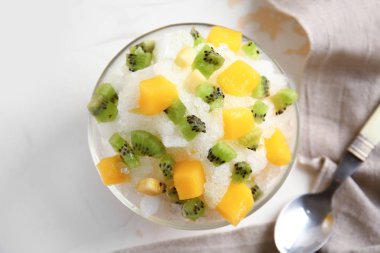 Hafif masada lezzetli tıraş buz ile Bowl