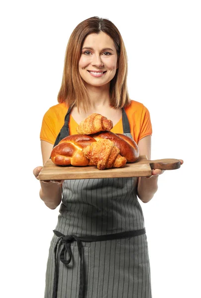 Жіночий шеф-кухар з хлібобулочними виробами на білому тлі — стокове фото