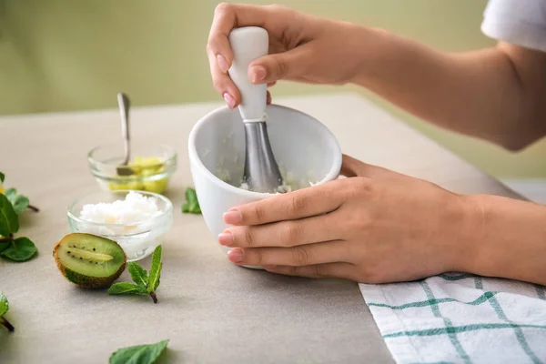 Woman preparing body scrub at table — Stock Photo, Image