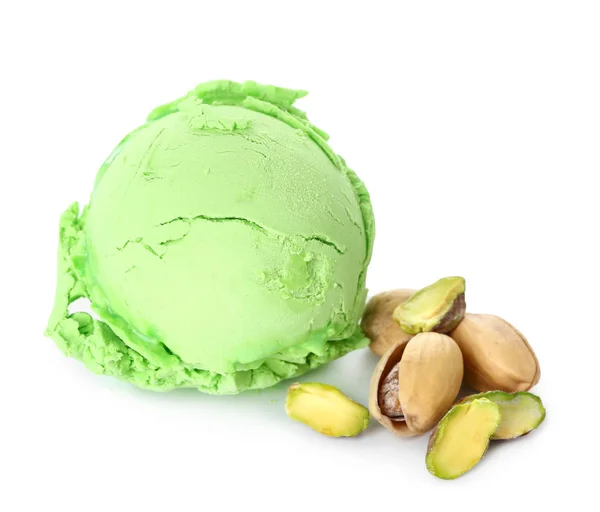 Sabroso helado de pistacho sobre fondo blanco —  Fotos de Stock