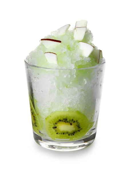 Glas mit leckerem rasiertem Eis auf weißem Hintergrund — Stockfoto