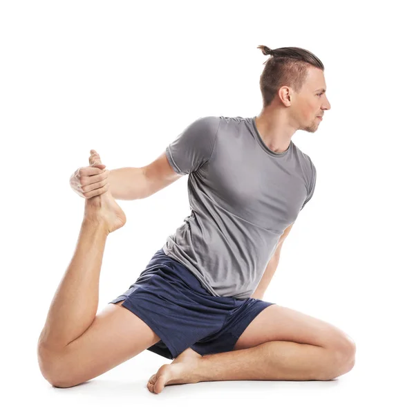 Sportlicher Mann praktiziert Yoga auf weißem Hintergrund — Stockfoto