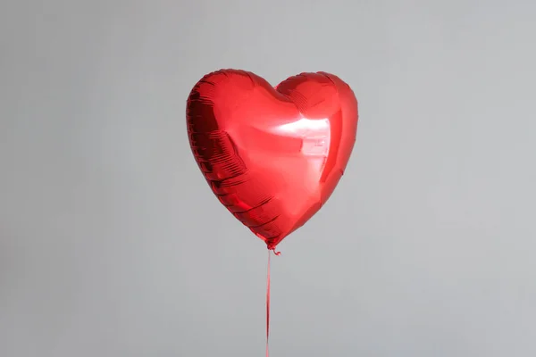 Heart shaped air balloon on grey background — Stock Photo, Image