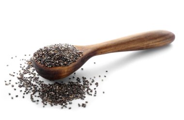 Beyaz arka planda chia tohumu ile Kaşık