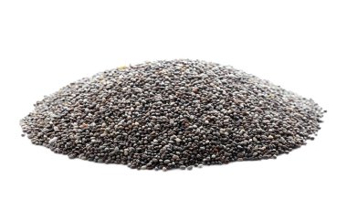 Chia tohum beyaz zemin üzerine yığını