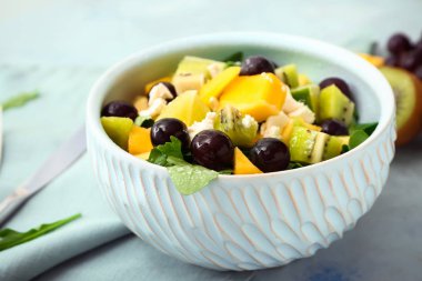 Masada lezzetli mango salatası ile Bowl