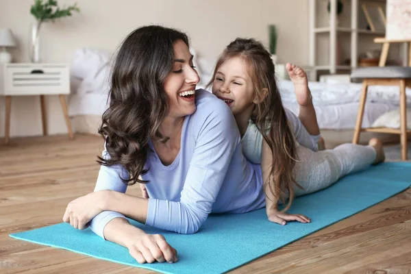 Mother with little daughter doing exercises at home — Stock Photo, Image