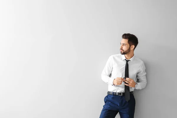 Fashionable young man on grey background — Stock Photo, Image