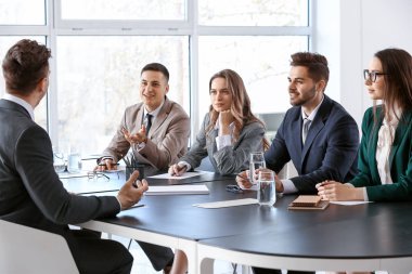 İnsan kaynakları Office görüşme adam komisyon