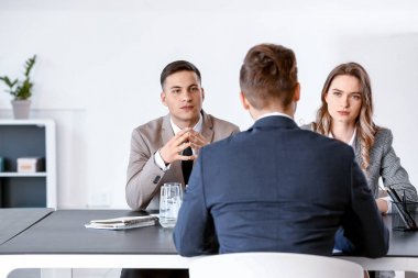 İnsan kaynakları Office görüşme adam komisyon