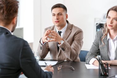 İnsan kaynakları Office görüşme adam komisyon