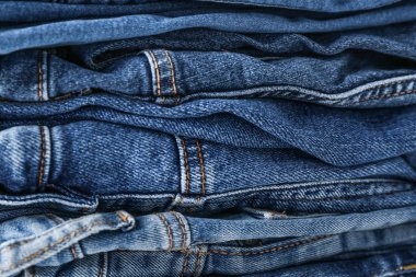 Şık kot pantolon yığını, closeup