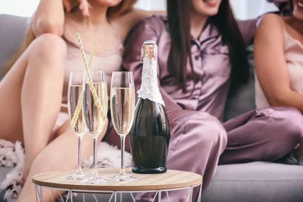 Glasses and bottle of champagne on table at hen party — Stock Photo, Image