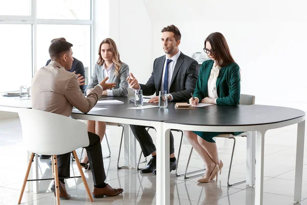 Human resources commission interviewing man in office — Stock Photo, Image