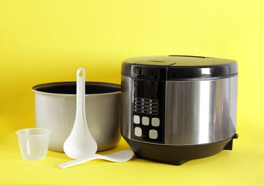 Modern çoklu ocak ve renkli arka plan aksesuarları