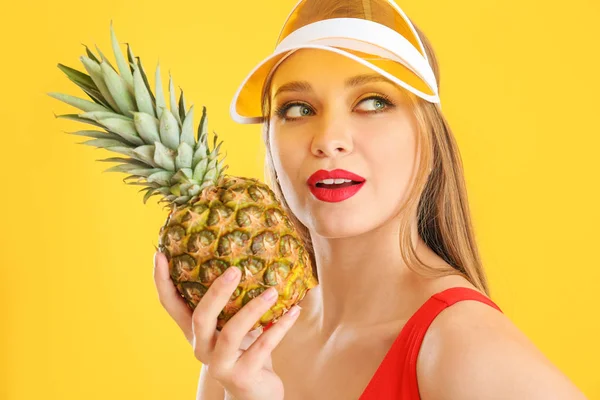 Beautiful young woman with pineapple on color background — Stock Photo, Image